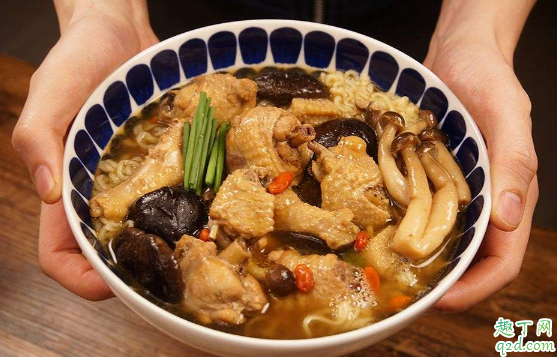 小鸡炖蘑菇不需要把鸡肉焯水吗 小鸡炖蘑菇鸡肉怎么处理