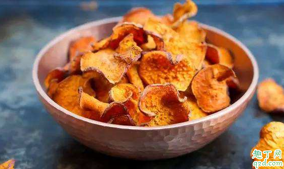炸薯片需要先用水煮熟了吗 炸薯片为什么要用开水煮一下