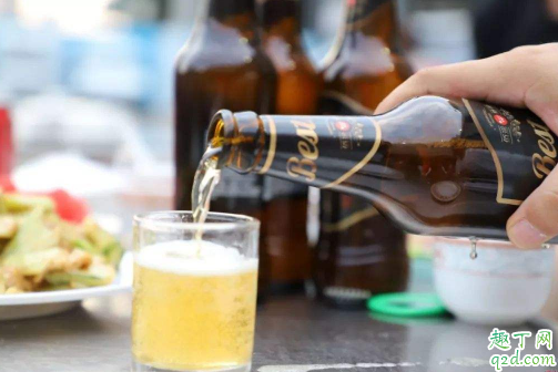 喝完啤酒总去厕所是肾不好吗 喝啤酒不排尿好不好