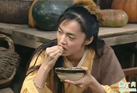 吃瓜子舌头疼什么原因 吃瓜子舌头出血怎么办