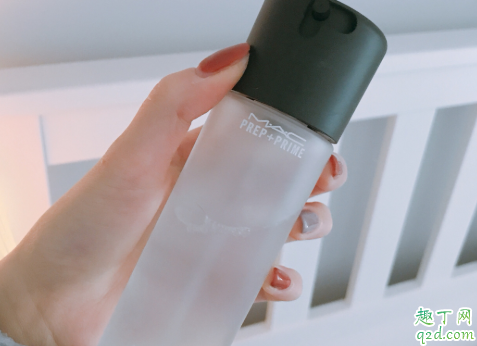 mac鎏金定妆喷雾好用吗 mac与make up forever定妆喷雾哪个好