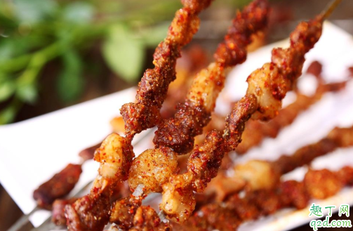 羊肉串为什么有肥肉 羊肉串上的肥肉用的是哪块