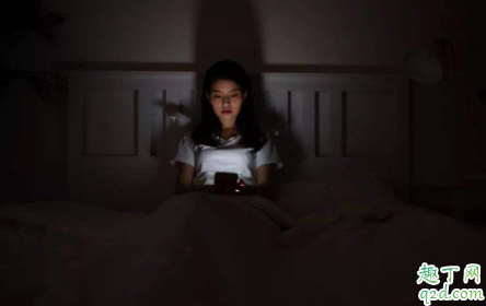 男朋友不回信息代表什么 男友不回微信是不是该踹了