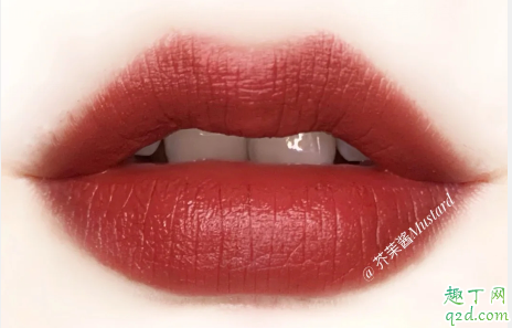 Charlotte Tilbury新色first dance什么颜色 CT新色first dance口红试色