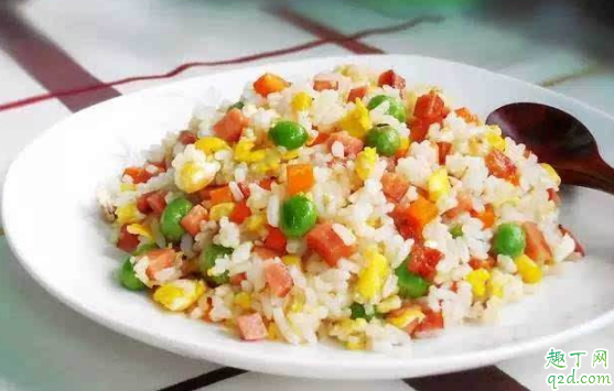 炒饭里面放哪几种蔬菜 炒饭里面放什么蔬菜有营养