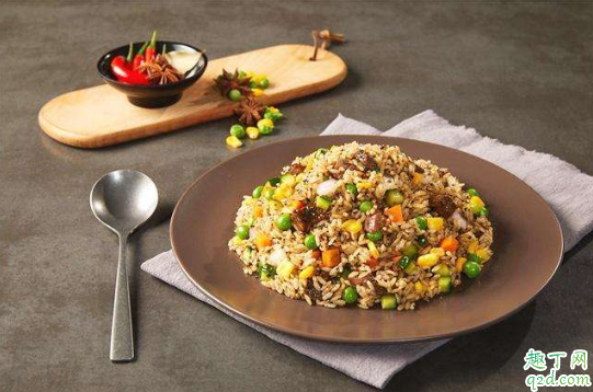 炒饭里面放哪几种蔬菜 炒饭里面放什么蔬菜有营养