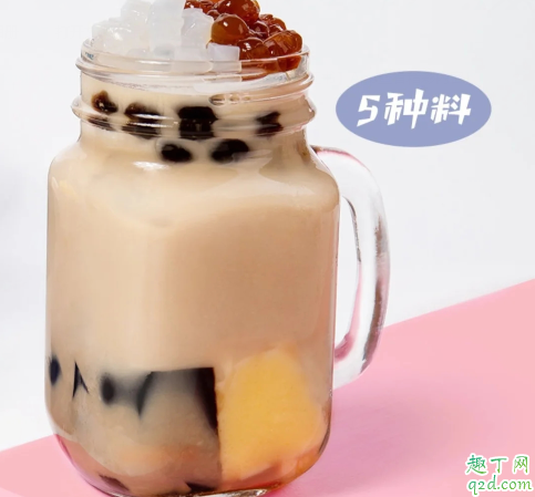 瑞幸新品小鹿料多多奶茶好喝吗？这一杯杯奶茶超多料！