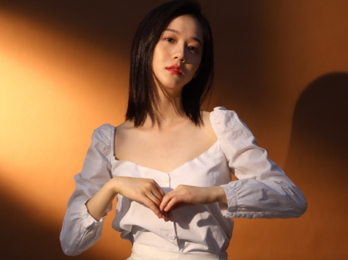 你在我的右手边哪部小说改编的？这搭配爱了爱了