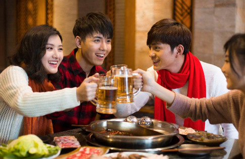发工资同事叫我请他吃饭如何巧妙拒绝？这么回应不得罪人！