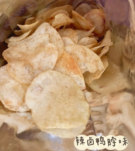 乐事周黑鸭辣卤鸭脖味薯片好吃吗？咸辣咸辣的让你一口吃上瘾！
