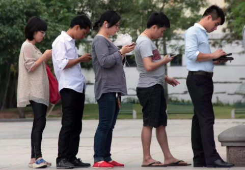 好听的群名逗比沙雕 特别沙雕的群名称很长很长的那种