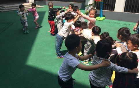 怎么让小孩敢与其它小朋友玩？这点一定要注意
