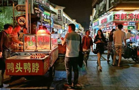 如果大家都摆地摊了，对门面租客公平吗？