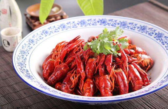 小龙虾先杀还是先洗？一般洗了再处理！