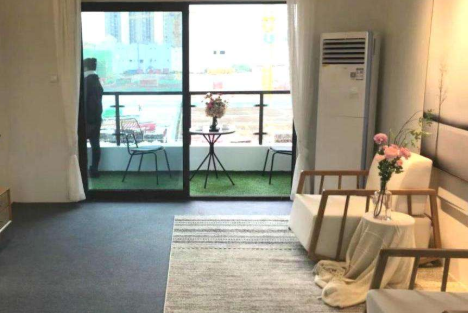 房子装修地毯往哪里铺