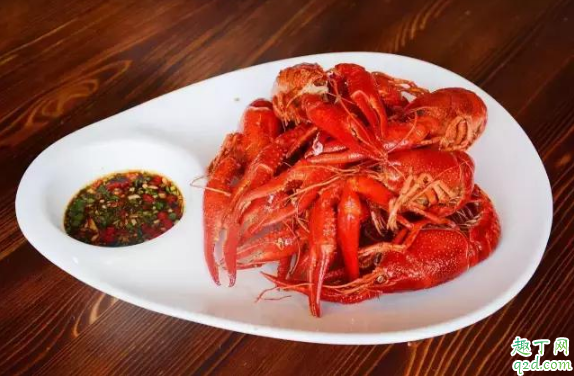 小龙虾腥味特别大是坏了吗？这种最好不吃！