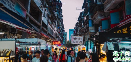 2020年地摊经济合法吗 如何看待摆地摊合法化