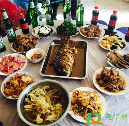 吃年夜饭怎么发朋友圈逼格高2021-晒年夜饭适合发的朋友圈搞笑文案大全