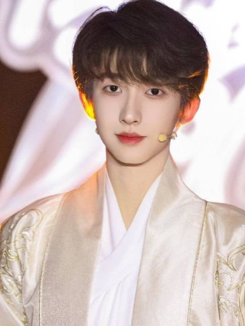 创造营2021刘宇壁纸图片手机版-创造营2021刘宇手机壁纸高清无水印