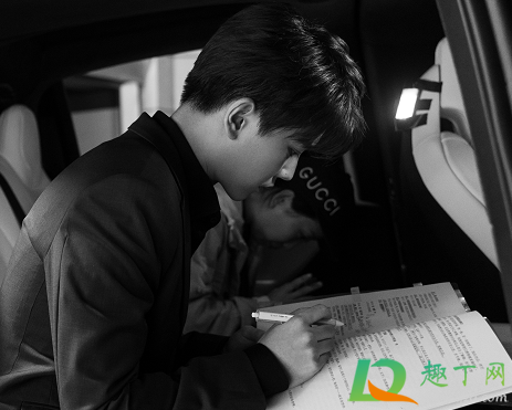 乌鸦小姐与蜥蜴先生有小说吗-乌鸦小姐与蜥蜴先生小说原名叫什么