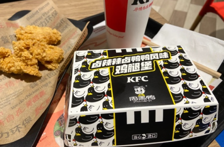 肯德基周黑鸭汉堡多少钱一个-KFC周黑鸭联名汉堡好吃吗
