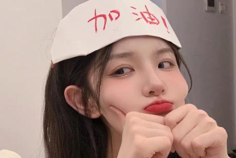 女朋友和别的男生打游戏正常吗-女朋友和别的男生走的近怎么办