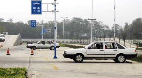 学车时不要跟教练聊太多什么意思-学车时为什么容易暧昧