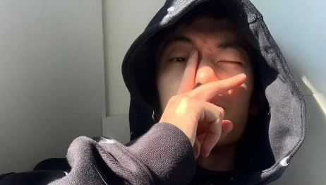 老公联系前任是不尊重现任吧-老公联系前任怎么处理还送礼物了