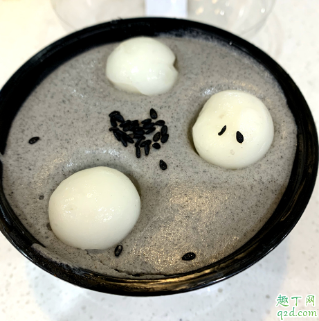 罗森白玉黑芝麻慕斯蛋糕多少钱一个 罗森白玉黑芝麻慕斯蛋糕好吃吗