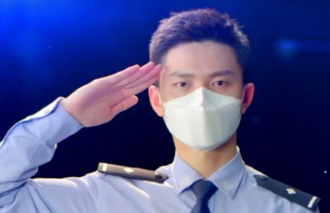 周世奇警察照片生活照无水印 上海最帅警察周世奇正面照